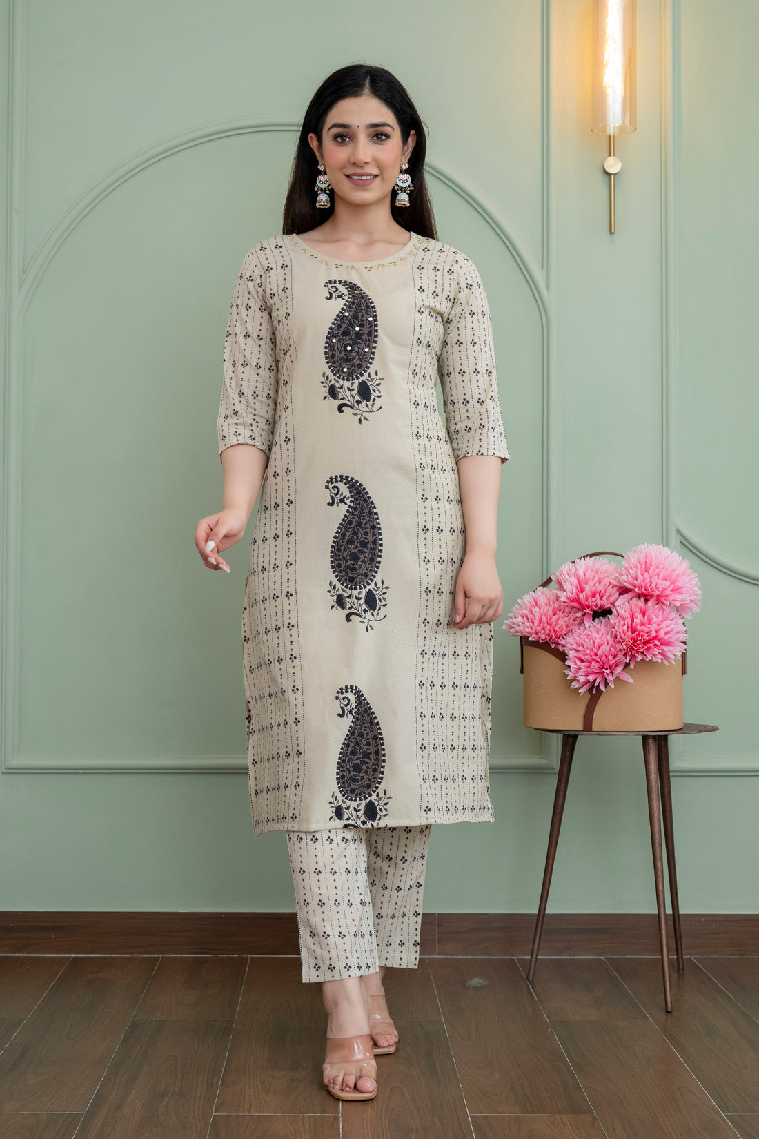 Beige & Black Paisley Printed Kurta Set with Dupatta – Timeless Sophistication